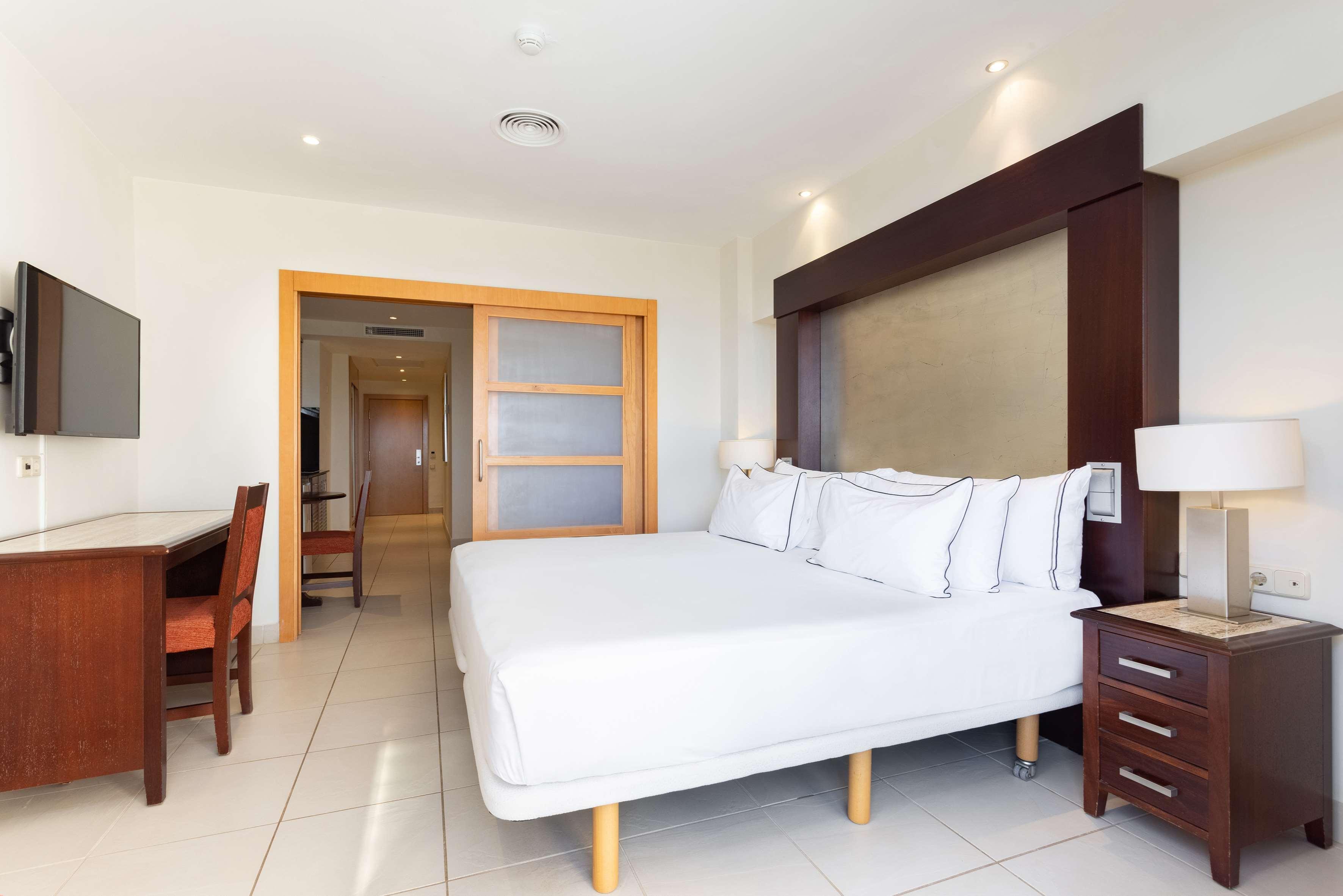 ホテル メリア フエルテベンチュラ コスタ・カルマ エクステリア 写真 A bedroom at the Hilton San Francisco Airport